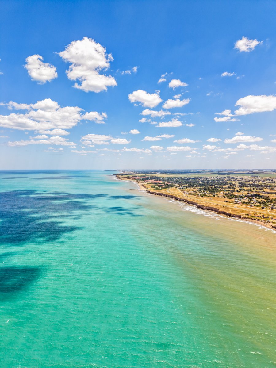NicoMarinb's tweet image. Me desperté, vi el Mar, volé el drone y me di cuenta que hoy Mar del Plata flasheó Caribe