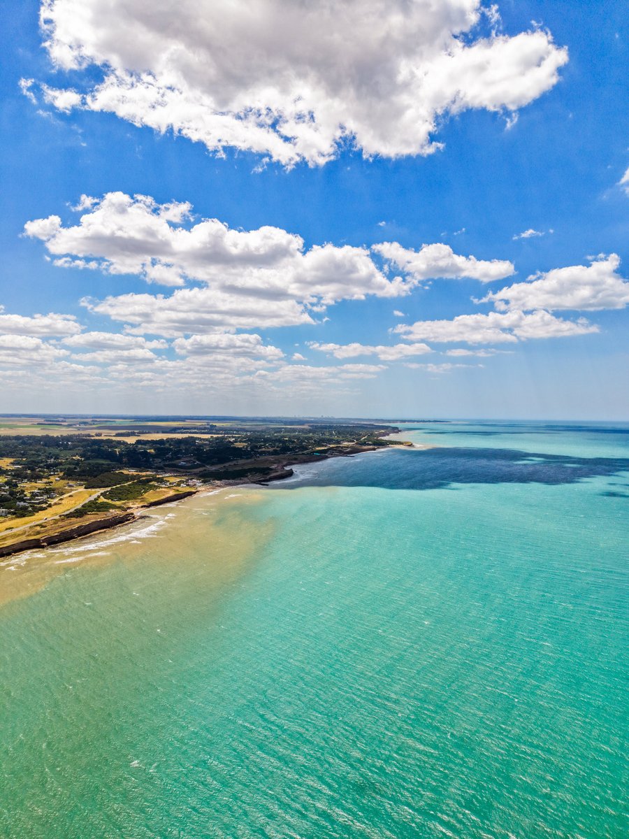 NicoMarinb's tweet image. Me desperté, vi el Mar, volé el drone y me di cuenta que hoy Mar del Plata flasheó Caribe
