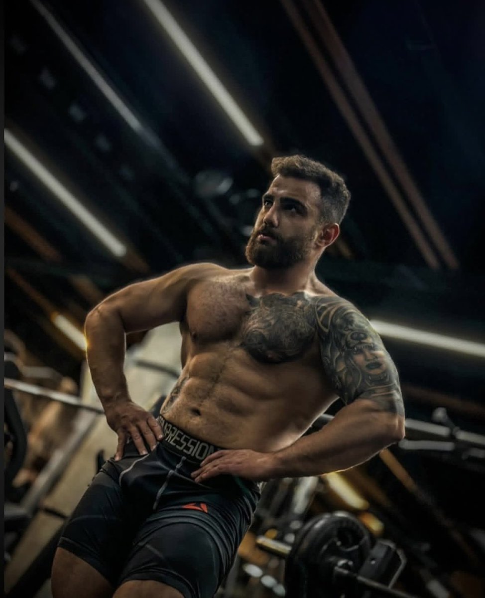 naryawash's tweet image. رفیقم بود…
یاشار سلطانی ۲۷ ساله، کشتی‌گیر، ورزشکار، بامرام و خیلی مهربون.
اصالتاً مازندرانی، ساکن تهران و محله مهرآباد.
عاشق خانوادش مخصوصاً خواهرزاده‌اش بود.
مظلومانه در تاریکی خیابان کشته شد به دست قاتلینِ ایران.
رفیقم بود…
انتقامتو می‌گیرم✌🏼