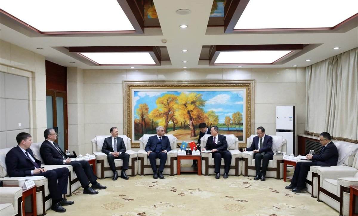 iLZU1909's tweet photo. A delegation from Kazakhstan's National Academy of Sciences and Institute of Nuclear Physics visited #LZU from Jan 18 to 20, marking another step toward strengthening China-Kazakhstan cooperation in nuclear technology, geological exploration, and AI. #InternationalLZU https://t.co/7qoRqrGbLz