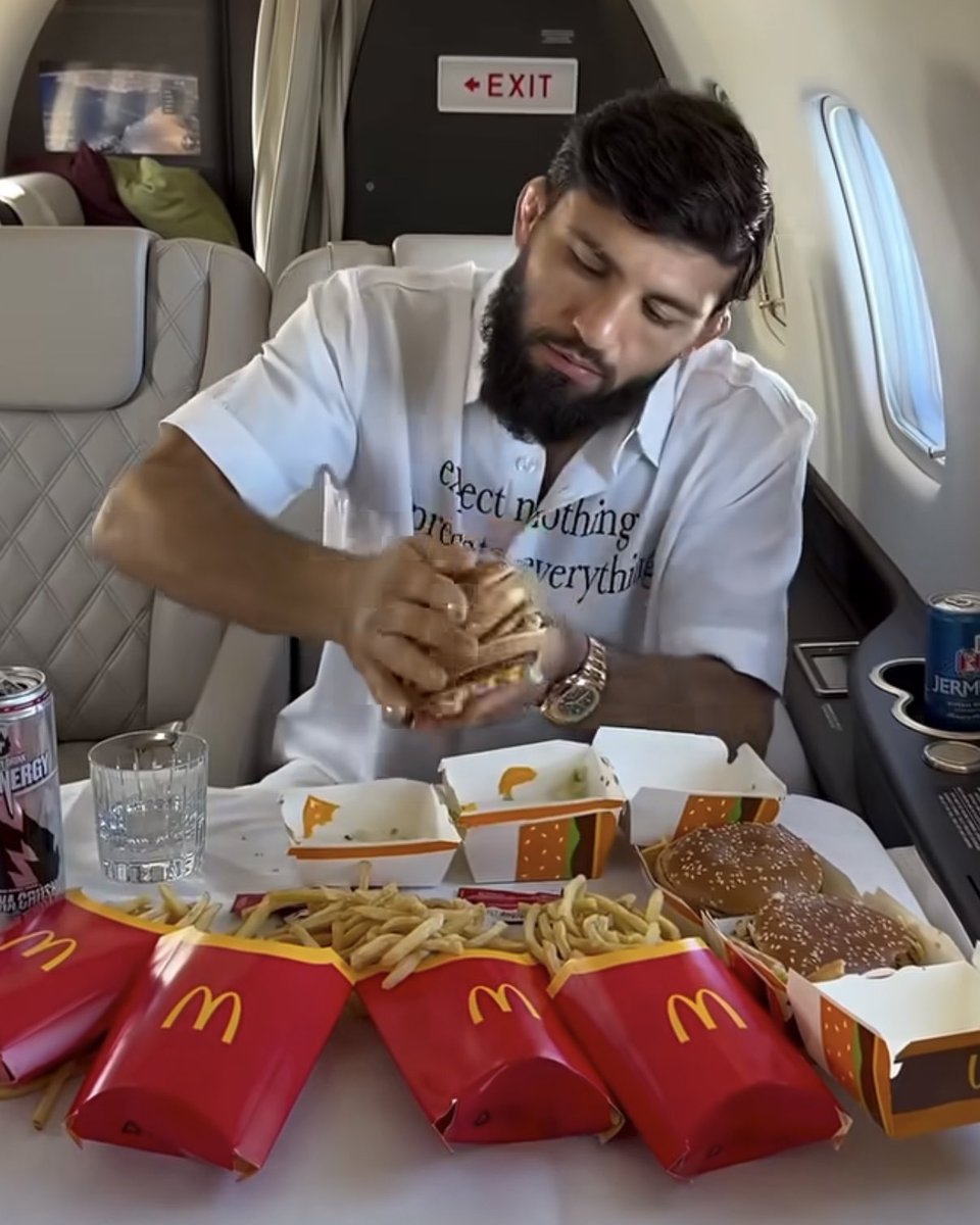 Home_of_Fight's tweet image. 👀🍔 Paddy Pimblett says Arman Tsarukyan is trying to copy him by eating food.

Dana White says he hasn't see anything from Arman Tsarukyan's recent media tour.

🎥 @ufc