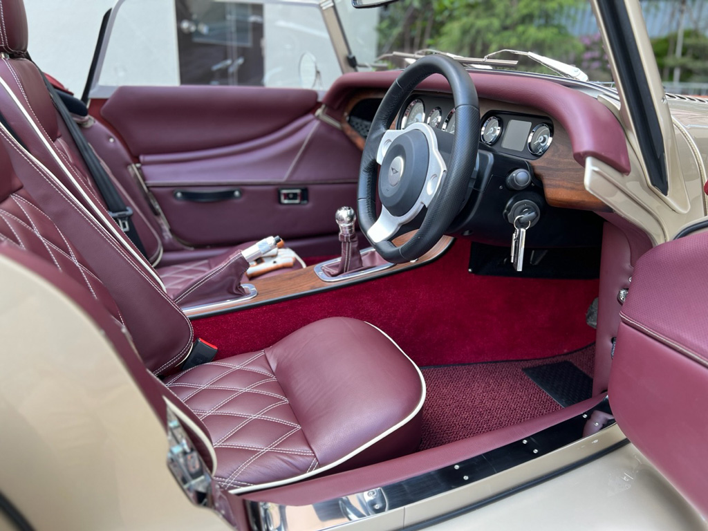 OfficialKAROmat's tweet photo. タロモン様の #KAROマット 装着事例
車種:#MORGAN #PLUSFOUR
マットタイプ:#KRONE ツイードボルドー(特注)
担当さんの連絡も素早く、アドバイスも的確
驚くほど早く出来上がりました
質感も想像以上に良いものでした
間違いなくお勧めできます
【装着事例】https://t.co/QbUfxu1Uk2
#カロマット https://t.co/Rd8EEgAmKq
