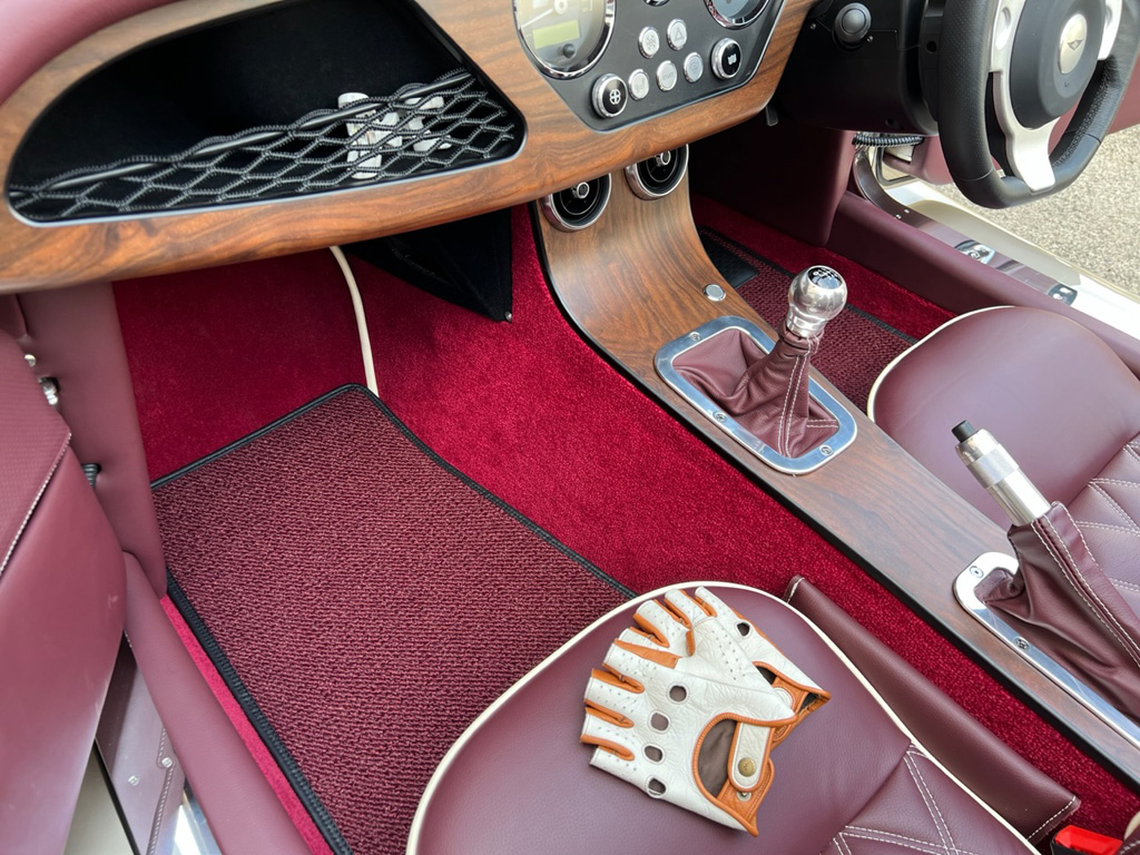 OfficialKAROmat's tweet photo. タロモン様の #KAROマット 装着事例
車種:#MORGAN #PLUSFOUR
マットタイプ:#KRONE ツイードボルドー(特注)
担当さんの連絡も素早く、アドバイスも的確
驚くほど早く出来上がりました
質感も想像以上に良いものでした
間違いなくお勧めできます
【装着事例】https://t.co/QbUfxu1Uk2
#カロマット https://t.co/Rd8EEgAmKq