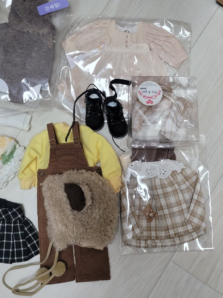 Mamim0_0's tweet photo. #트인덕장터
usd 의상 일괄 판매합니다!
물품 정리하다가 나온 잘 안 입히는 것들입니다
따로 팔면 가격이 너무 조그만해질 것 같아 일괄로만 판매해요
빨리 정리하고 싶어서 가격 많이 내렸습니다..!
큰 하자는 없지만 중고감 다분합니다 참고해주세요
운미포30000원(+편택3200원) https://t.co/bAOZiFAAvA