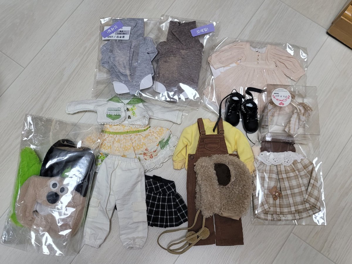 Mamim0_0's tweet photo. #트인덕장터
usd 의상 일괄 판매합니다!
물품 정리하다가 나온 잘 안 입히는 것들입니다
따로 팔면 가격이 너무 조그만해질 것 같아 일괄로만 판매해요
빨리 정리하고 싶어서 가격 많이 내렸습니다..!
큰 하자는 없지만 중고감 다분합니다 참고해주세요
운미포30000원(+편택3200원) https://t.co/bAOZiFAAvA