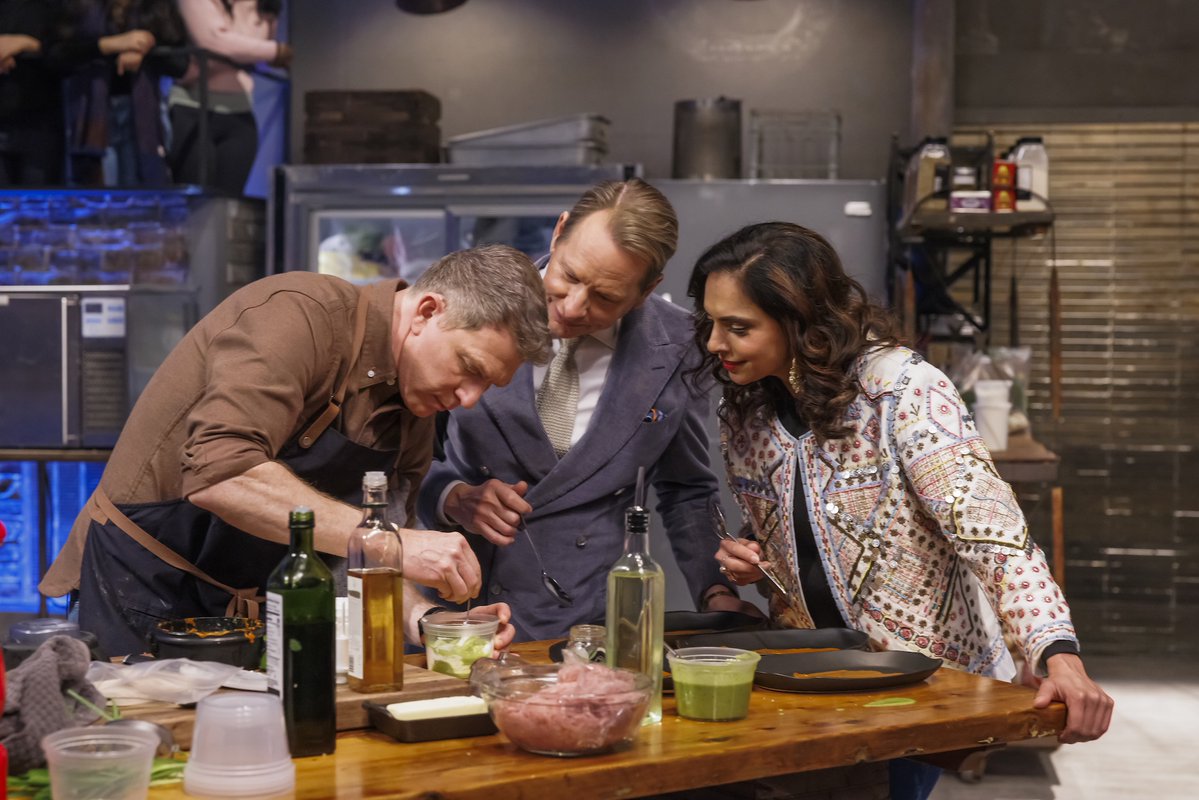 FoodNetwork's tweet image. It's a tough night in the #BeatBobbyFlay kitchen... who will walk away with the win? 🏆

Find out on an all-new episode of #BeatBobbyFlay tonight at 9|8c!