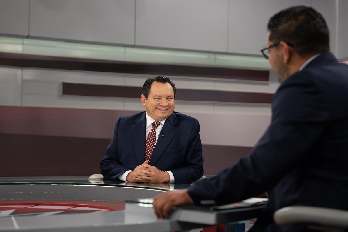 huachodiazmena's tweet photo. Estuvimos en #MILENIO17h de @mileniotv con Jorge Martínez, conversando sobre el Puerto de Progreso, obra insignia de nuestro gobierno, y sobre la reciente presentación del Primer Informe de Gobierno, donde destacamos los avances en seguridad, salud, educación y oportunidades. #RenacimientoMaya #RumboyCercania