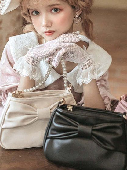 LilyBlack_shop's tweet photo. 🎀Lily Blackプレゼントキャンペーン🎀

🔖クラシックガーリーテイストリボン2Wayバッグ （Black）
https://t.co/ALwl9q4khp 
 
-  参加条件 -
✧   @LilyBlack_shopをフォロー
✧ このツイートをRT
✧ 引用RTまたはコメントで当選確立UP

⋆⸜  締め切り ⸝⋆ 
　　2/23 https://t.co/KrvhxYDsvH