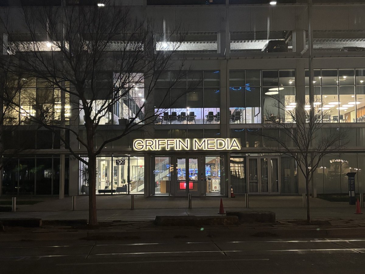 MattyRom's tweet image. Had dinner across from the home of my pal @LaceySwope and The Oklahoma Wx Expert @tornadopayne. This will be a busy building the next few days!!