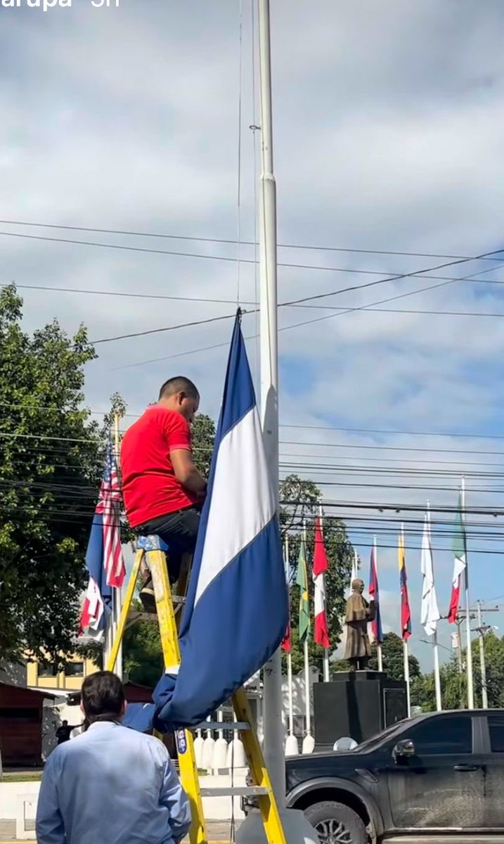Regresó nuestra bandera hijos de puta!!!! 🇭🇳🇭🇳🇭🇳🇭🇳