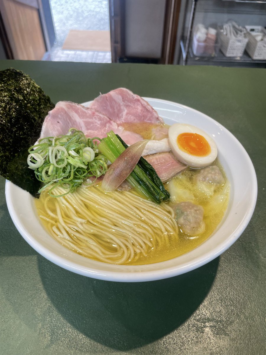 本日も煮干しの貝塩あります！
杯数は10杯前後なのでお早めにどうぞ

本日の鶏メヂカは少しスープを飲みやすく、
マイルドな仕上がりにしております🍜

鶏白湯は杯数少なめで早めに売り切れになりま
す

本日もよろしくお願いします