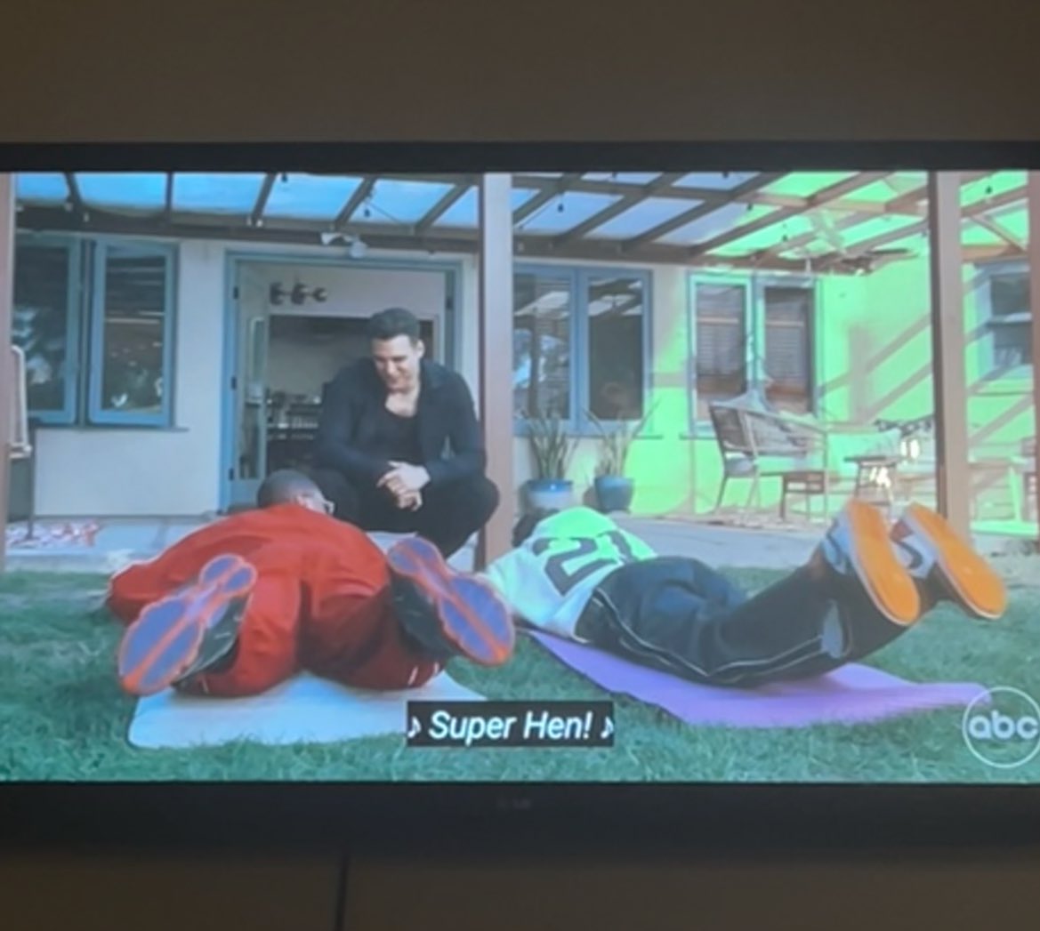 buckleyioncourt's tweet image. CHRIS AND EDDIE IN BUCK’S BACKYARD EDDIE TEACHING HEN HOW TO SAMBA CHRIS TEACHING HEN THE SUPERMAN POSE IN BUCK’S BACKYARD I THINK I BROKE THE SOUND BARRIER!!!!!!!