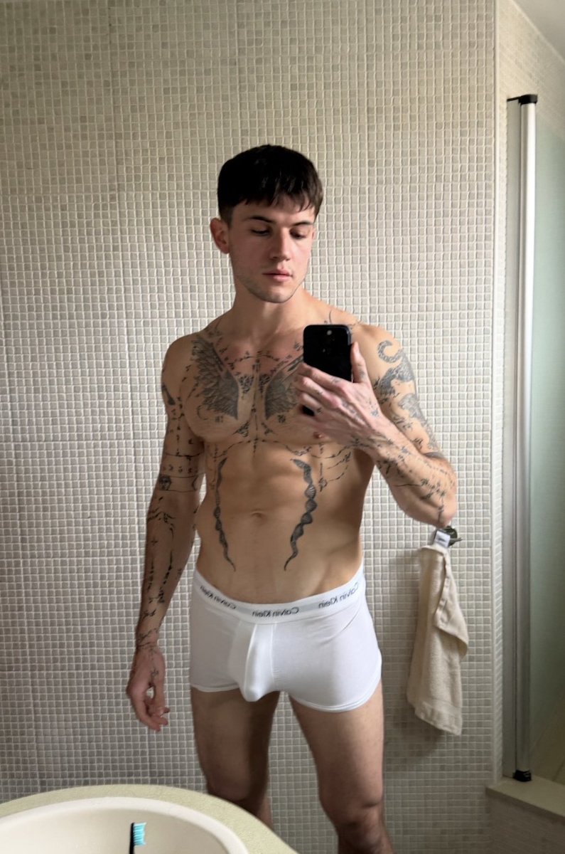more_noah_'s tweet photo. Might as well take them off right? https://t.co/zv4RGIXjZm