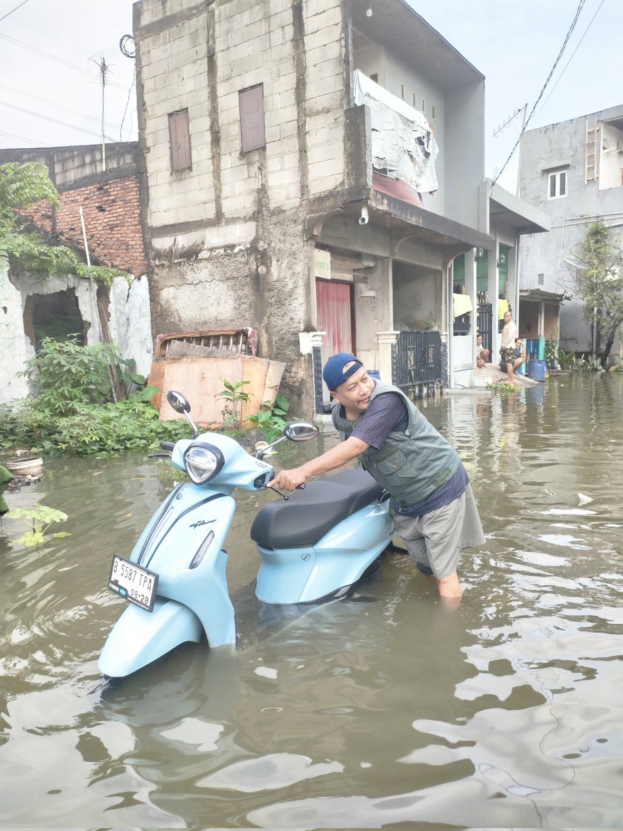 Banjir mode pagi ini <a href="/txtdrbekasi/">TxtdariBekasy 🇵🇸</a> 
Tarumaja