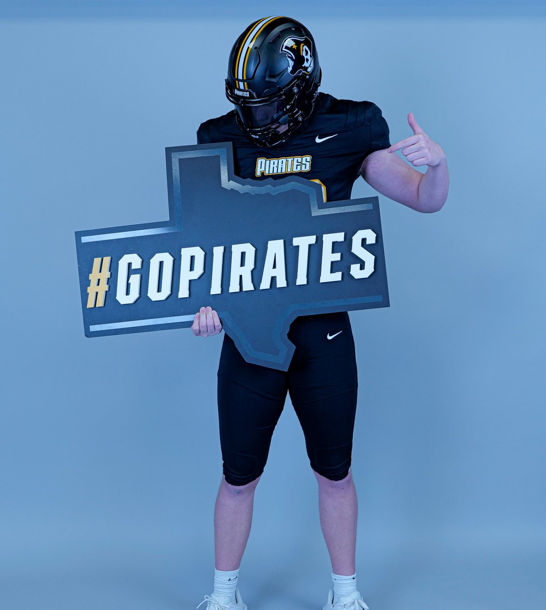 JMiller2026's tweet photo. Super thankful for a wonderful visit and an offer to play for southwestern. Thank you @SUPiratesFB and coaches. @CoachMaskSU @CoachBishopSU2 @CoachBMurdock https://t.co/n33zM62Aop