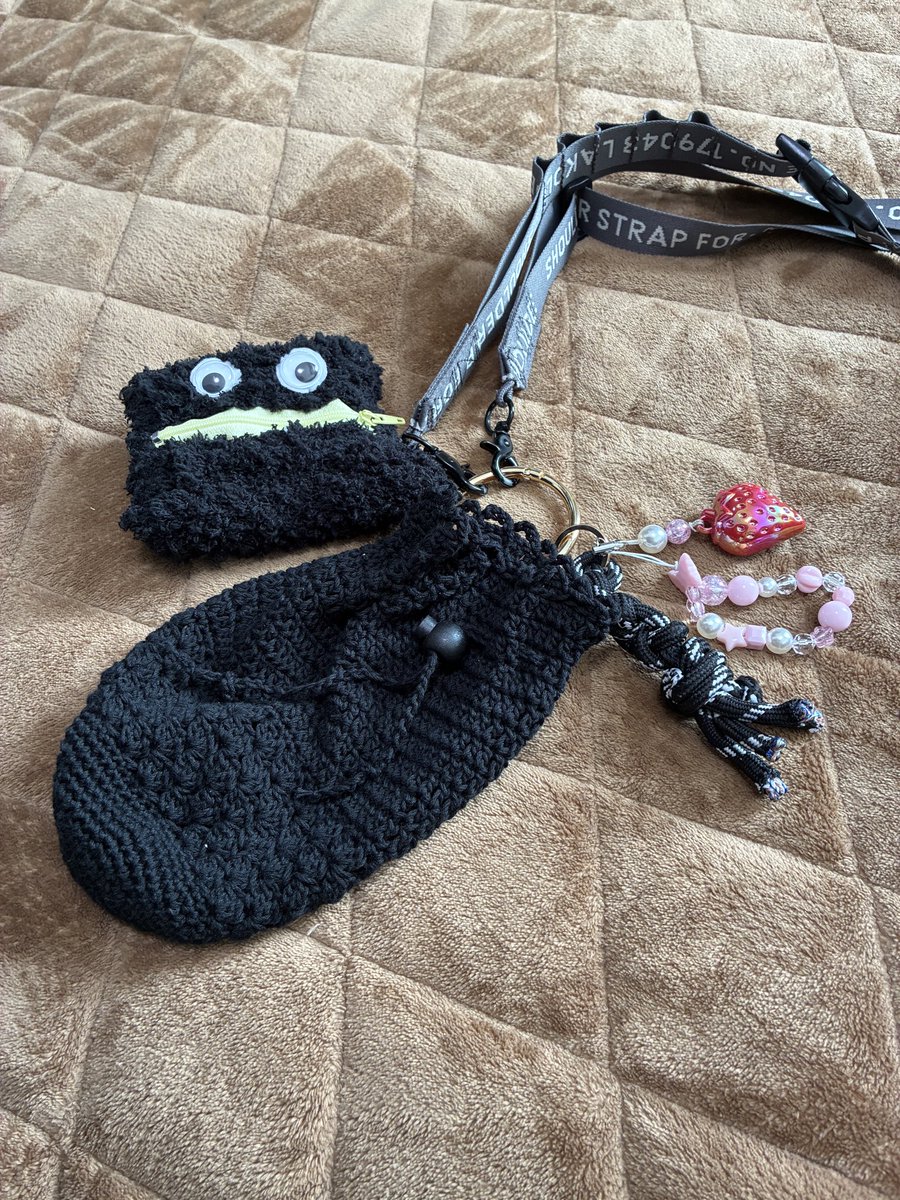 bis_6's tweet photo. できた！！！
いちごのビーズストラップは娘が作ってくれました https://t.co/Ix1o4GMxen
