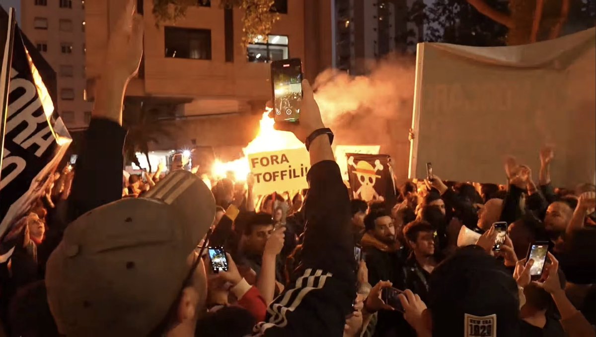 funildombl's tweet image. As manifestações com aura voltaram, a direita vai começar a vencer novamente.