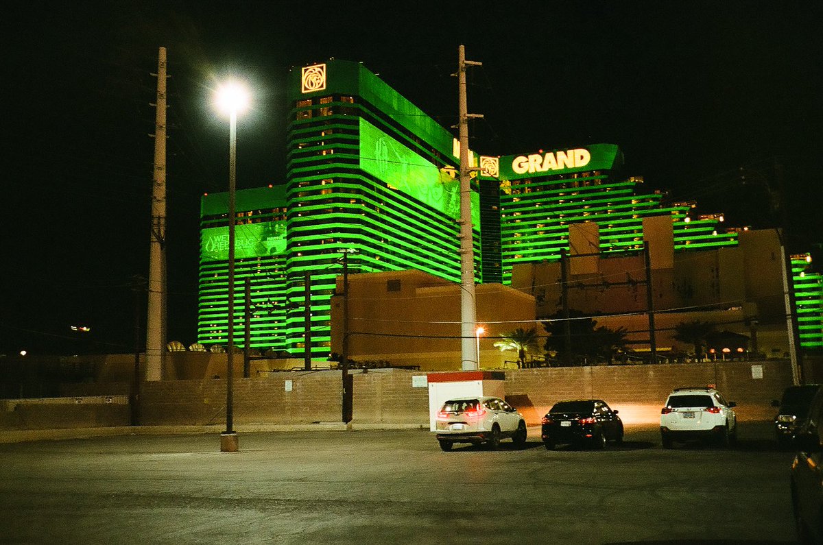 marvinj_lee's tweet image. Las Vegas on 35mm film
Comment below your fav 1-4