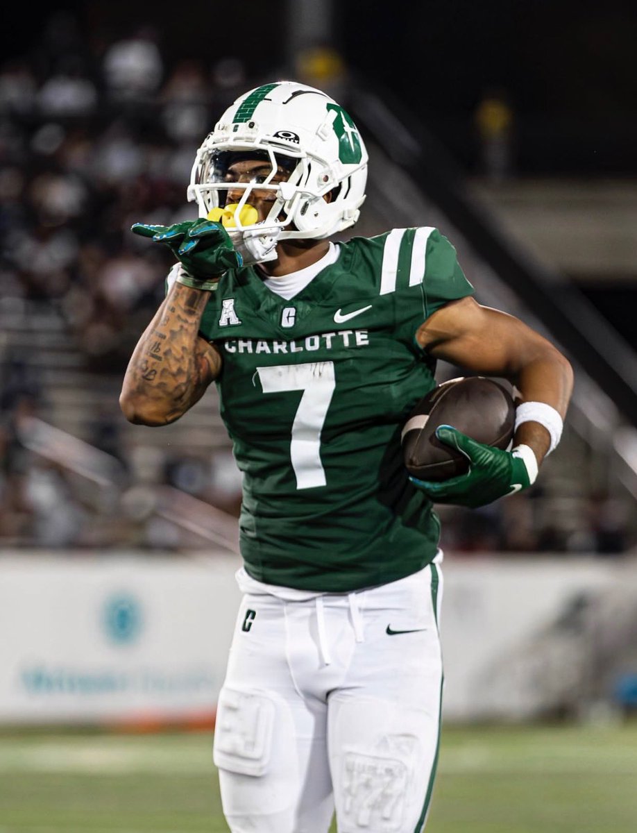 Braylon_Clark3's tweet image. Blessed and honored to receive an offer from @CharlotteFTBL . Thank you @CoachAlbin @CoachBrianMetz and the entire 49er staff. #GONINERS

@pepman704 
@langstonwertzjr 
@charlottepreps 
@HighSchoolOT 
@nchssportspage 
@On3 
@247recruiting 
@Rivals 
@TheUCReport