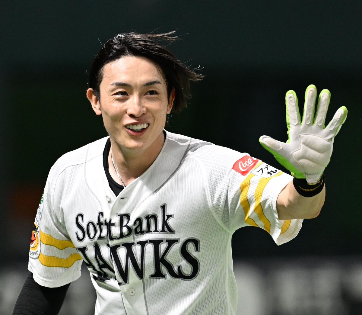 「皆さんにお待たせしました」

越年交渉の侍戦士
ソフトバンク周東佑京選手が5年契約でサイン
今季中にFA権獲得見込み

#sbhawks
▼記事はこちらから▼
nishispo.nishinippon.co.jp/article/978781