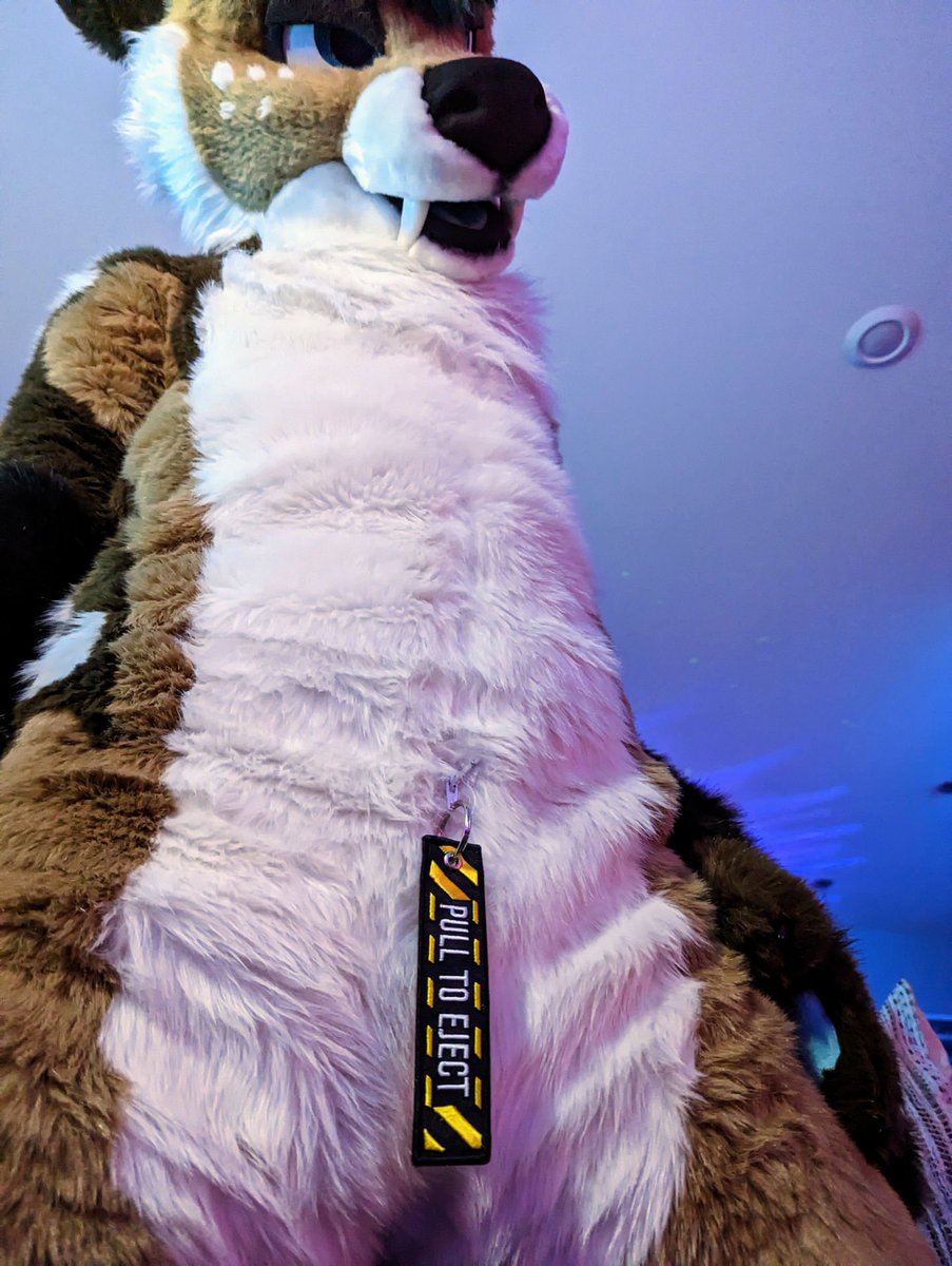 [ PULL TO EJECT ]

#FursuitFriday