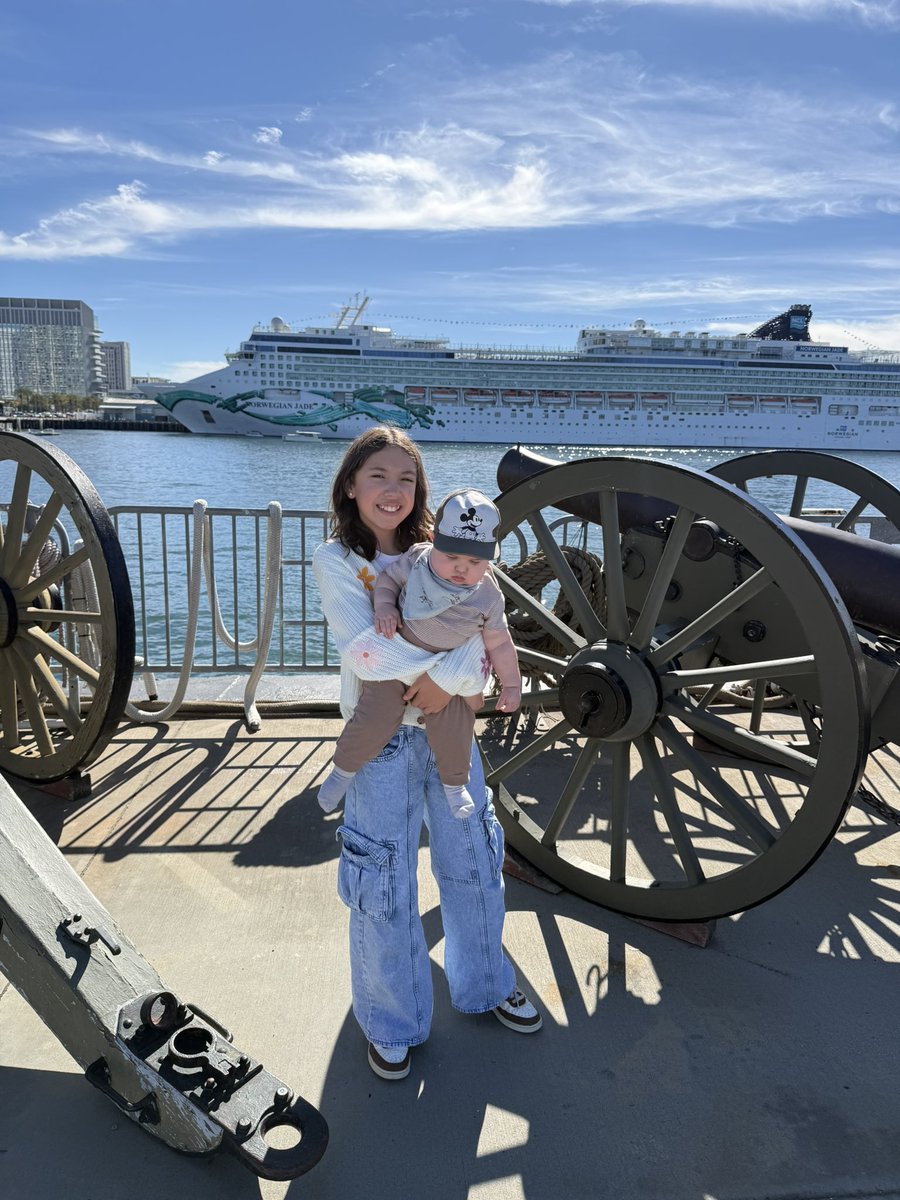 PepperG07's tweet photo. Yo y mis hijos somos fanáticos de Él Mariana mi hija aprendió español con sus videos especialmente las malas palabras. Y a mi bebé se la mentó porque dije que se duerme con sus videos lo seguimos desde el 2021 y no pago suscripciones porque estos niños son caros.#IntegracionZaza https://t.co/kAzNpz3MxM