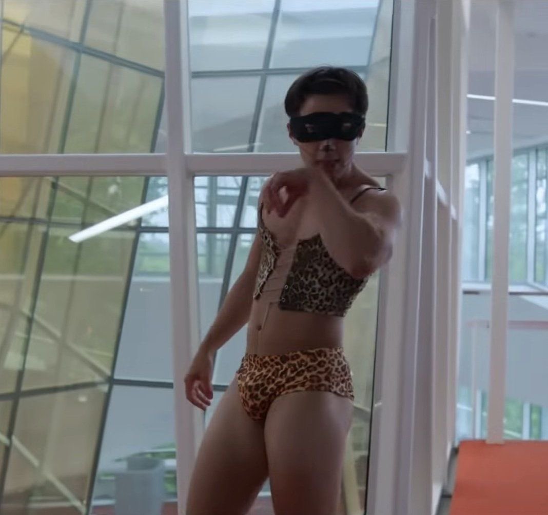 mexicansnoopy's tweet image. his thighs have no business being that thick btw