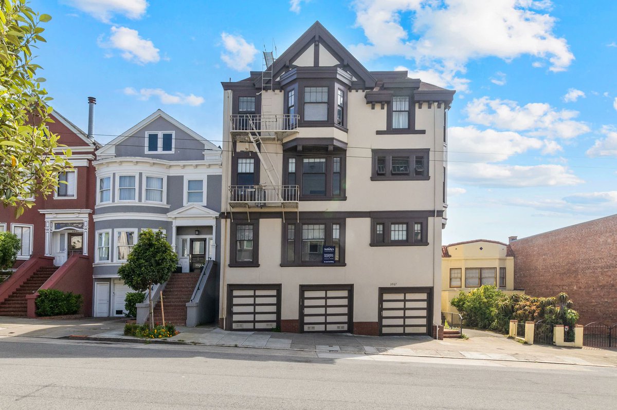irisrents's tweet photo. 3967 Sacramento #12 just popped up.

Studio in Presidio Heights for $3,295 with:
- Rent-controlled building
- Hardwood floors
- Gas range kitchen
- Elevator + secure entry
- Pet friendly

Near Laurel Village, Presidio trails, and a Trader Joes.

Check out the photos below! You can request a tour at https://t.co/g1uJ10gQhO.