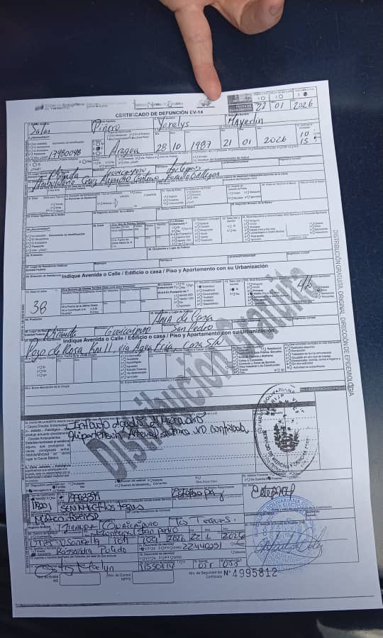 Buenas noches. Familiares del preso político Kevin José Orozco Salas V-30.457.780 , quién está privado de libertad desde fecha posterior de las elecciones, me informan que su madre Yarelys Mayerlin Salas Piñero , lamentablemente murió ayer de un infarto en la espera por la