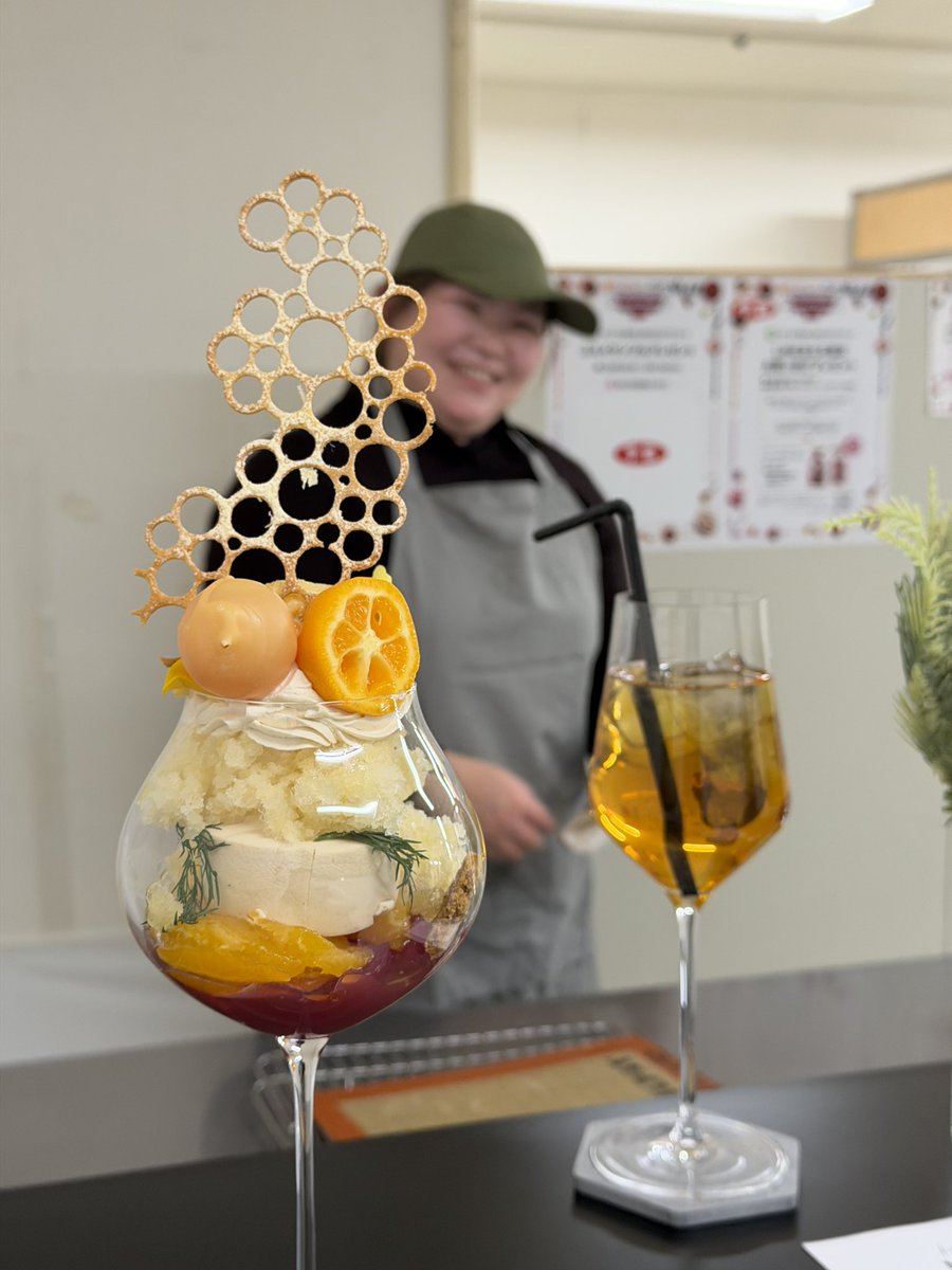 KazuBake
柑橘とスパイスとハーブのパフェ
むさしかおり　ちあきを添えて

最上級柑橘のオンパレードでどの組合せで食べても脳が喜ぶ　ムースと合わせるのが好み🫶
紅茶と交互に口に運ぶと手が止まりません🙏