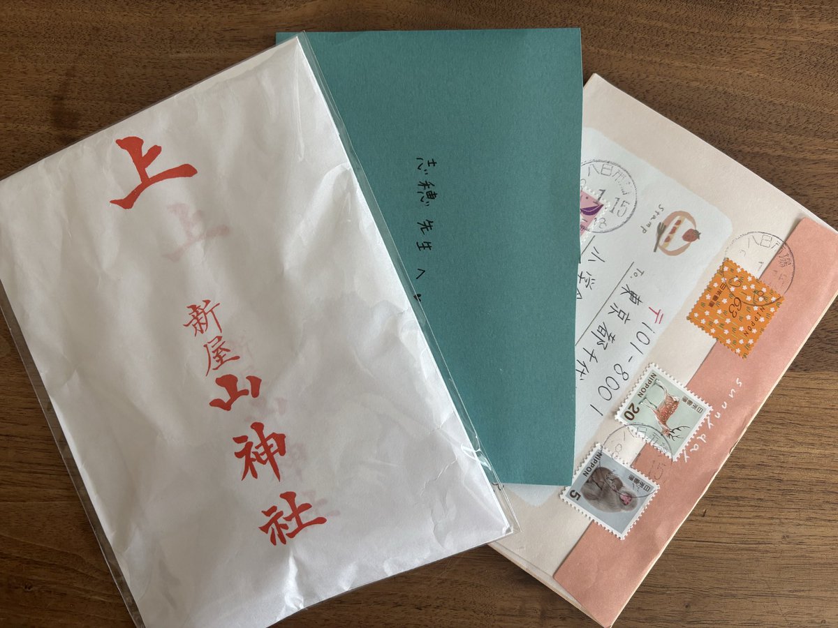 編集部より読者様からのお手紙とお守り等送って頂きました✨

ありがとうございます〜(^з^)-☆
現在新キャラが上手く動かせず「はぁ〜？？」となっている私には有り難いプレゼントです🎁✨
ネーム詰まった…ポストでも見てこよ…📮と行ったらこれ。
ジャストタイミングすぎる！！
やるしかない！！😭