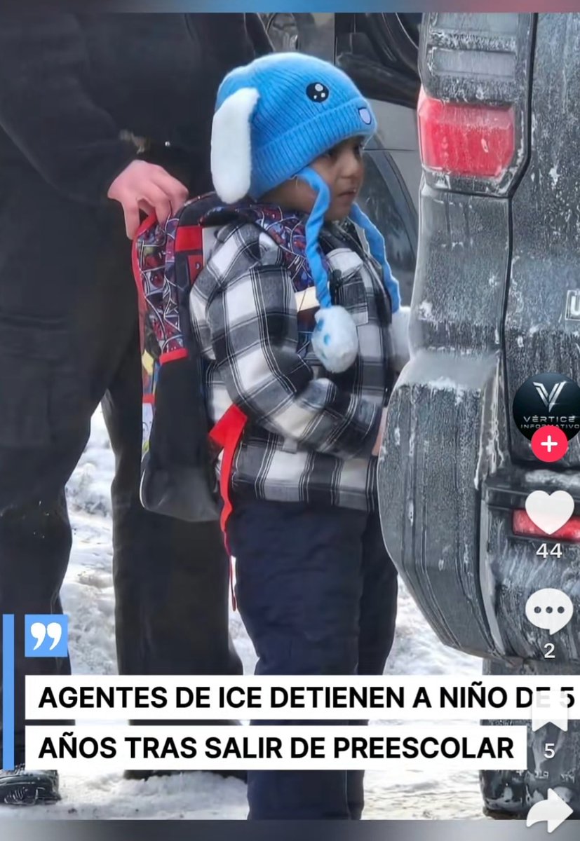 “el niño es estadounidense”: gritan.🇺🇸 video viral muestra detención de un menor de 5 años durante operativo de ICE.💀
Fue utilizado como reen para poder detener al padre en su vivienda. #TrumpEpstein