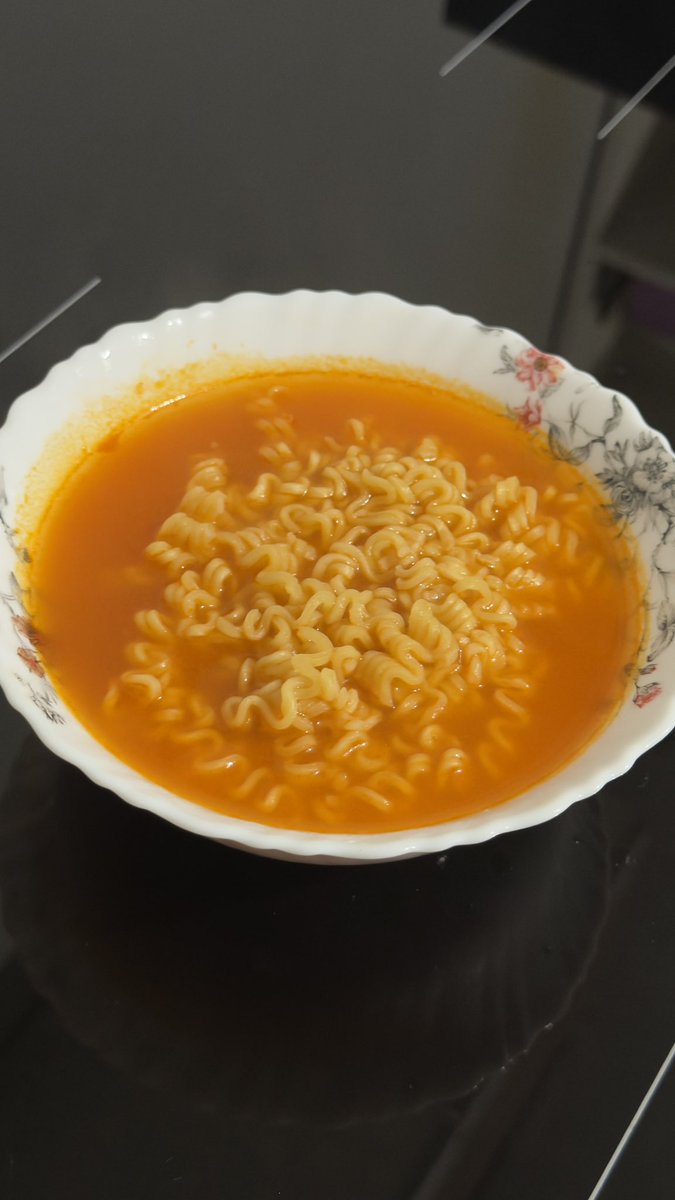 anagabssg's tweet photo. Massa em estilo italiano, envolvida em caldo de tomate delicado e finalização minimalista, preservando a essência do prato

Miojo al pomodoro delicato https://t.co/qT5flLWF5R