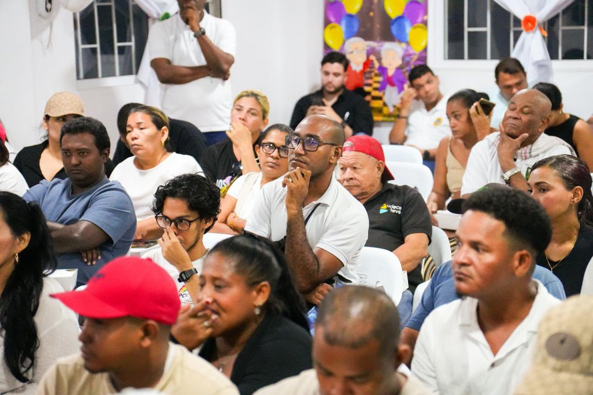 ¡Seguimos con el oído en las calles!

La gerente de Espacio Público y Movilidad, Tannis Puello Miranda, participó en el Consejo Barrial realizado en el barrio El Pozón, liderado por nuestro alcalde <a href="/dumek_turbay/">Dumek Turbay Paz</a>.