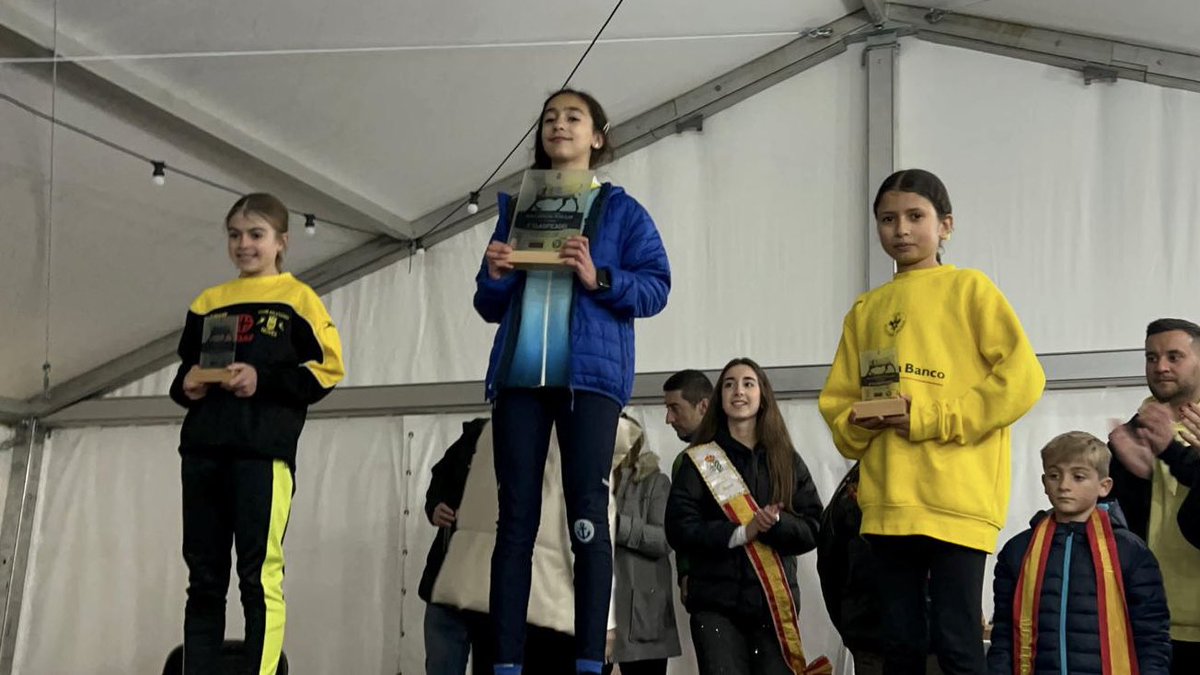 Los hermanos yunqueros del <a href="/AtletismoToledo/">ClubAtletismoToledo</a> Abdellah y Khadija Bouchnafa subieron al podio, 1º y 3ª, sub-14 C en la XXIV Carrera Popular Portillo de Toledo - II Nocturna. 💛 17/11/26 <a href="/AytoYuncos/">Ayuntamiento Yuncos</a>