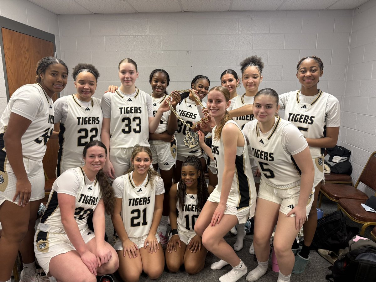LadyTigerWBB's tweet photo. The Tigers that #OWNEDIT today was our entire team!π€Complete team effort today!! Super proud of our girls!! #BATID π
https://t.co/4nGGK8CLl9