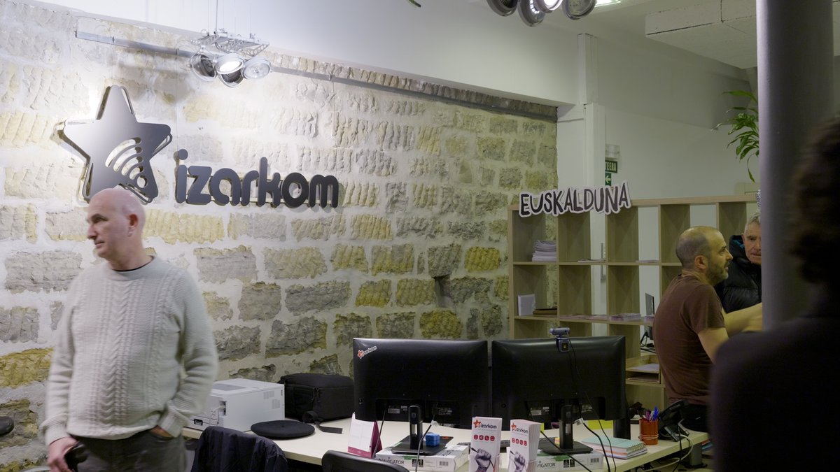 [🎦BIDEOA] <a href="/izarkom/">izarkom</a>  -ek eta <a href="/Goiener/">Goiener Taldea</a>  -rek Iruñean partekatzen duten bulegoa inauguratu dute
ahotsa.info/albisteak/izar…