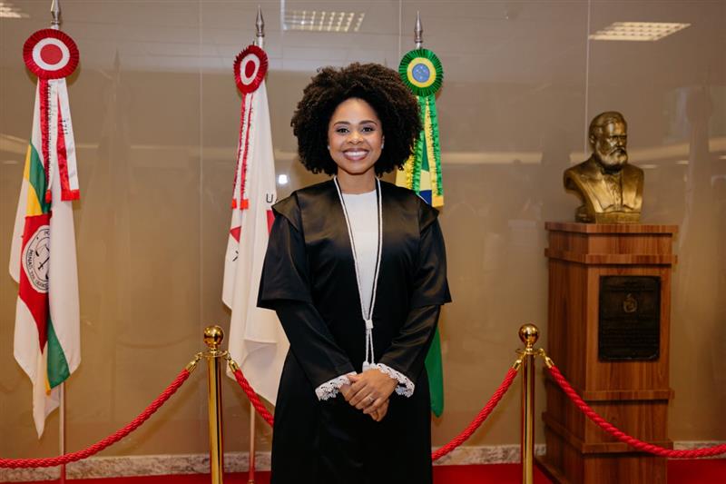 emerjoficial's tweet image. A ex-aluna da EMERJ Isadora Nicoli da Silva tomou posse como juíza de Direito substituta do Tribunal de Justiça do Estado de Minas Gerais (TJMG).

Saiba mais: emerj.tjrj.jus.br/noticia/2837

#paratodosverem