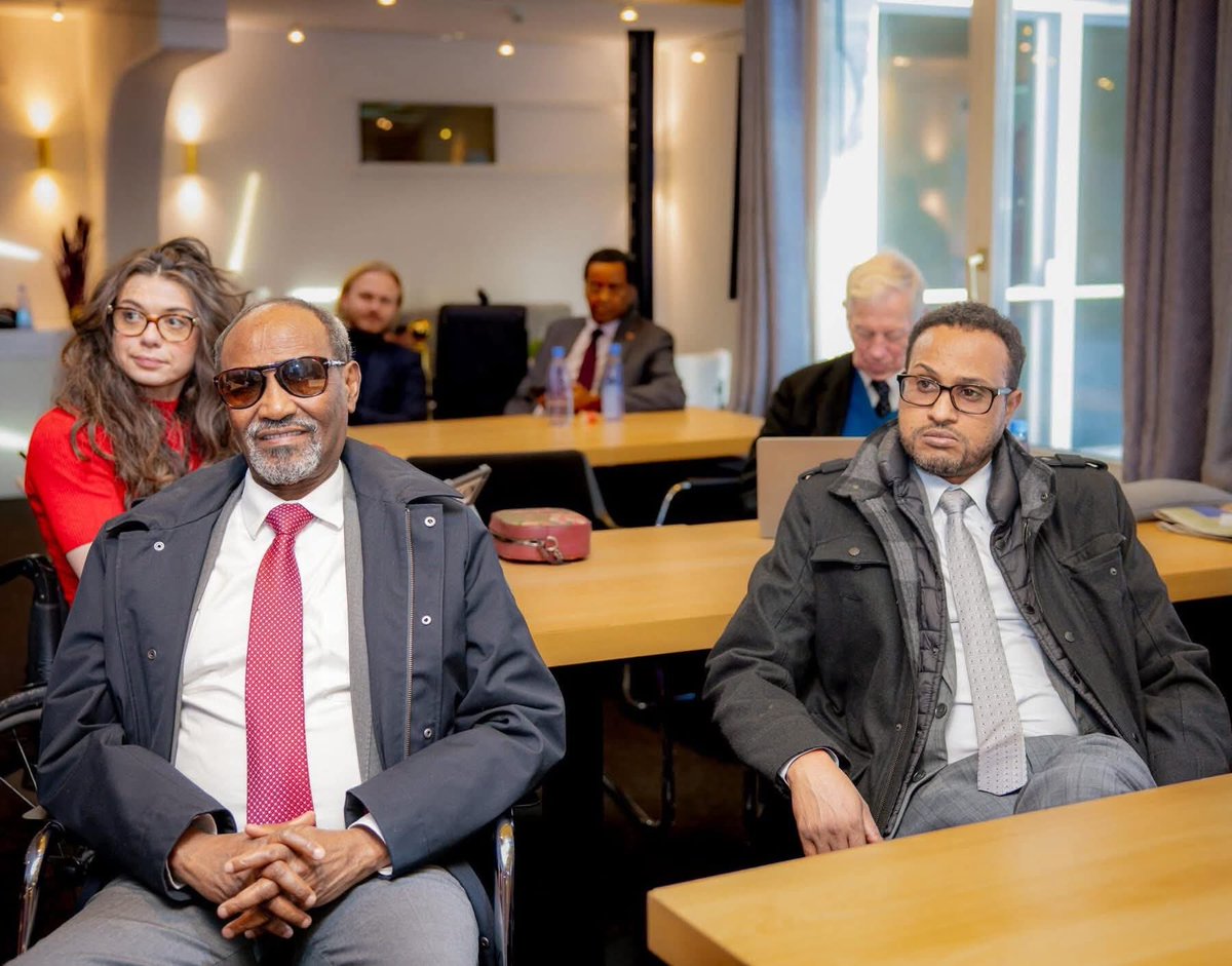 Warsame2818's tweet photo. In badan waxa aan u sheegaynay dadka reer Soomaaliya muwaadinka reer Somaliland ugu danbayn dalkiisa ayuu daacad u yahay una shaqaynayaa ee wakhtiga ha iska luminnina.
#Bayle iyo #Davos https://t.co/hAVTYeSSsy
