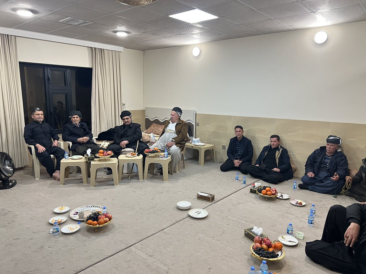 hamatalll's tweet photo. لەماڵی خۆمان  لەخزمەت 
باوكم و مامە عەلی و مامە سەعید
لە پێشوازی ئەم میوانە ئازیزانەدا https://t.co/cLX1k08SbI