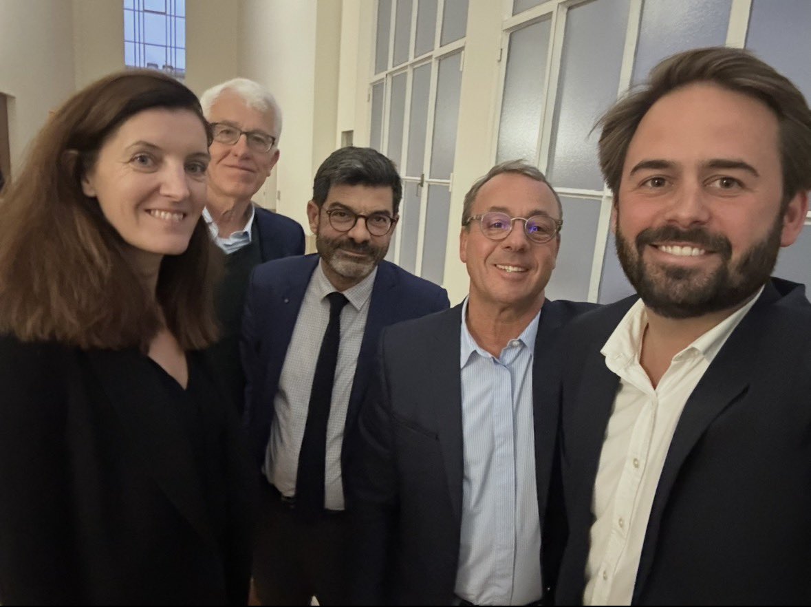 Fier de porter, avec des élus engagés et responsables, une action calme et constructive au service des Boulonnais !

#BoulogneBillancourt #ConseilMunicipal