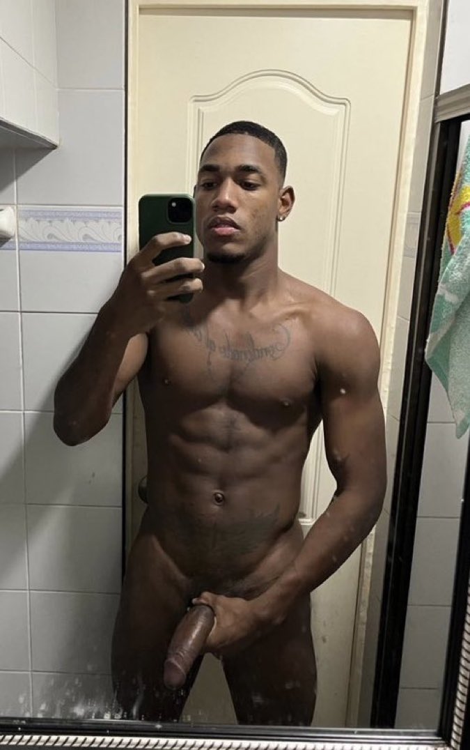 pretinho pirocudo😈 tweet media