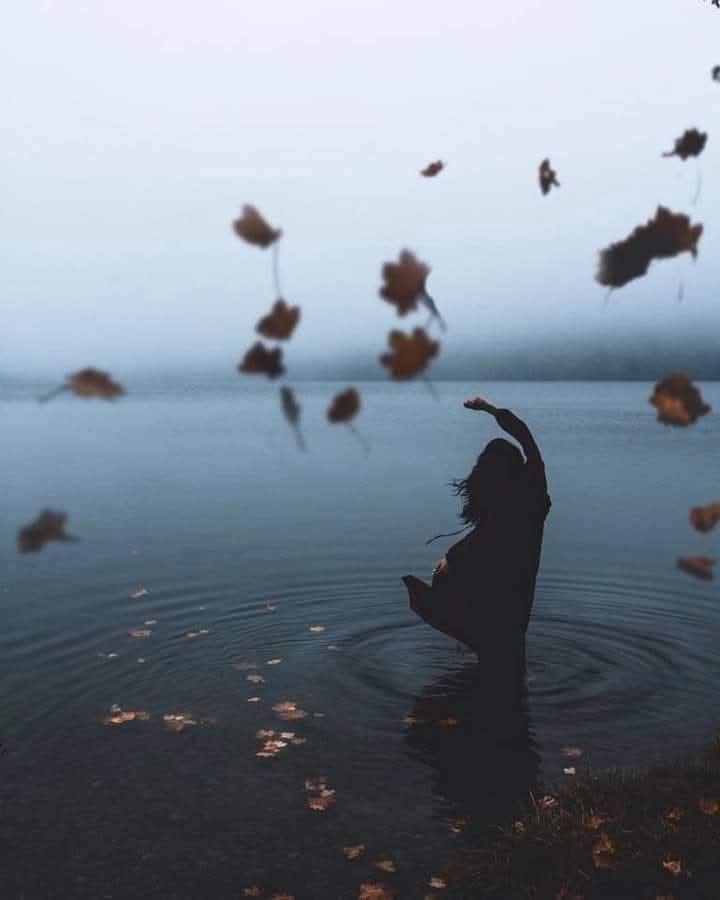 "No hay prisa...
Nó hay necesidad de brillar
No es necesario ser nadie 
salvo uno mismo".

          - Virginia Woolf.