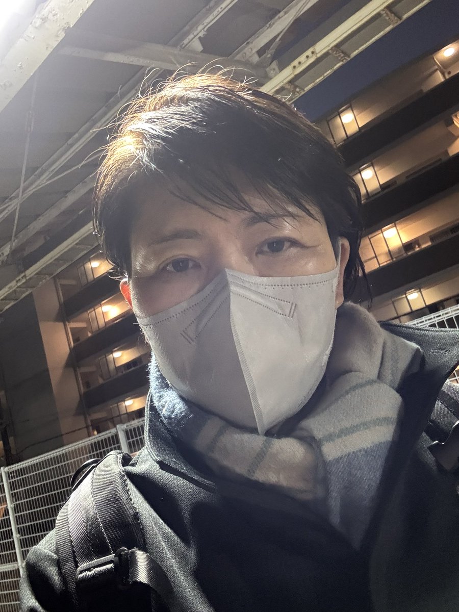 マフラー暖かい(*'-'*)
とかずきが言っておりました。
今頃気づいたんかいΣ('ω'ﾉ)ﾉ！