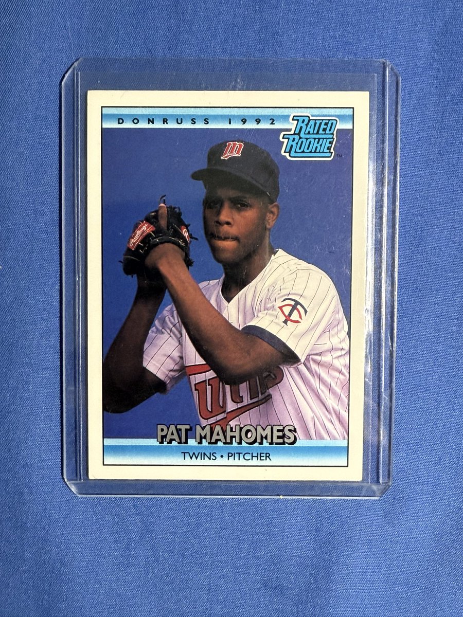 tresamigos858's tweet image. Feeling inspired by the monster giveaways running this week! 

🎁Appreciation Day Giveaway🎁

Winner Announced When The Guy On The Card Retires!!

🔥 THIS Pat Mahomes Rated Rookie🔥

To enter
1. Follow
2. Retweet
3. Like