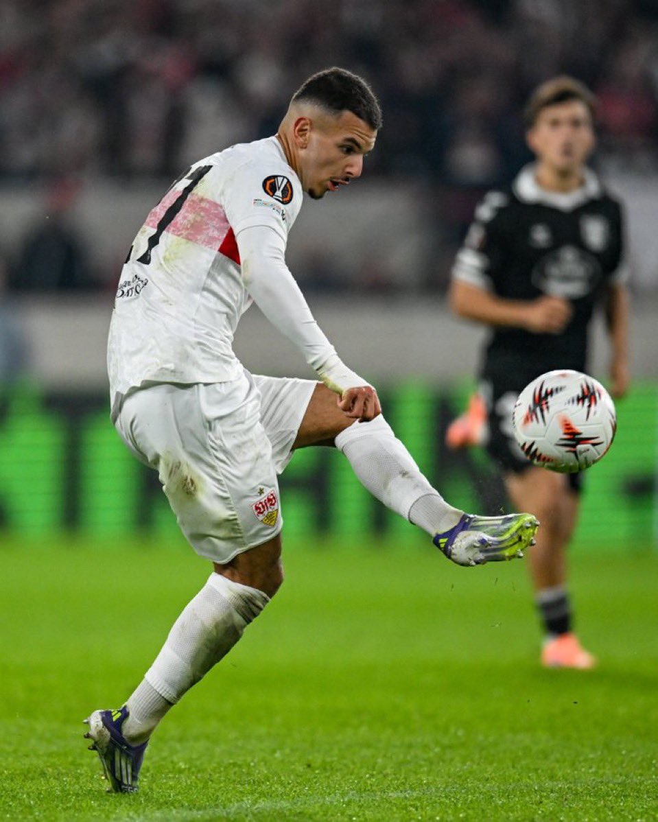 🚨| 𝗘𝗡𝗧𝗥É𝗘 𝗗𝗘 𝗕𝗢𝗨𝗔𝗡𝗔𝗡𝗜 À 𝗟𝗔 𝟳𝟬𝗲 🔄

Stuttgart perd actuellement 1-0 peut-il renverser le match ? 🤔