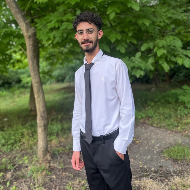 IAM4ryn's tweet image. ایکاش اون دستی که اسلحه رو گرفت سمتت میشکست تا الان پیش ما بودی اشکانم🖤