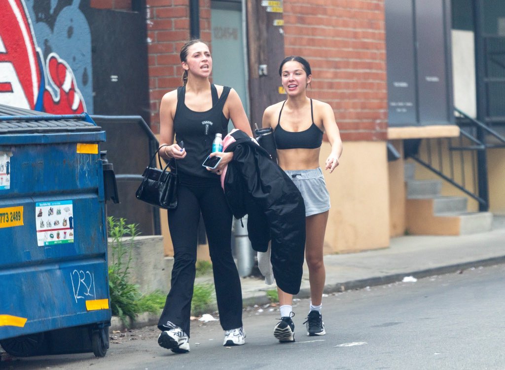 TateMcRaeAr's tweet image. 📸 | Tate McRae y Olivia Rodrigo en Los Angeles!