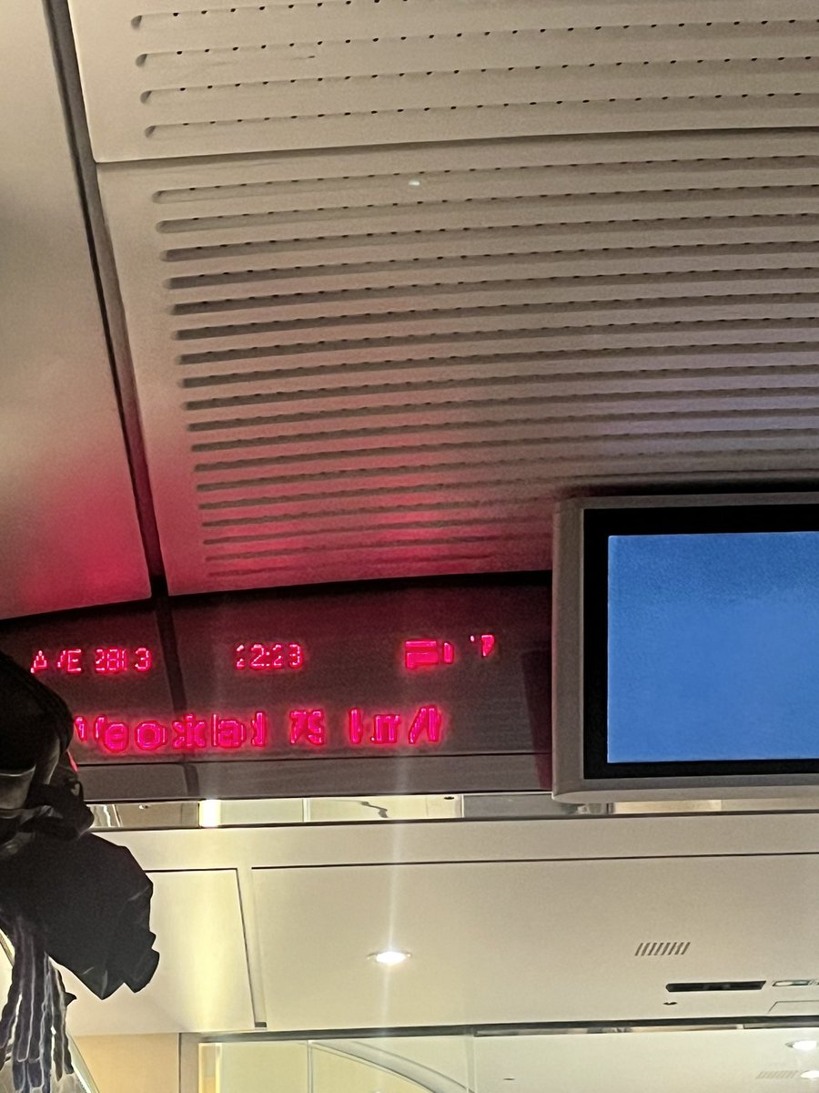 Estoy en un AVE Madrid-Barcelona

Hemos salido una hora tarde y vamos a 79km/h. 

El billete, eso sí, igual de caro que siempre. 

Y todavía tendremos que dar gracias por llegar vivos.