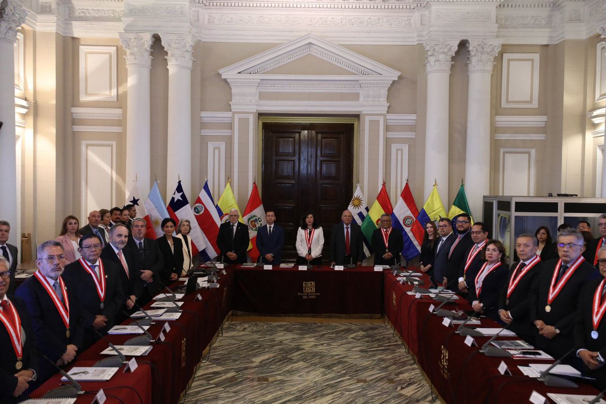 Ministra Cármen Lúcia representa o STF em congresso internacional sobre 200 anos do Judiciário na América Latina. Sediado no Peru, o evento reúne autoridades de diversos países para debater a independência judicial e os atuais desafios das cortes supremas: bit.ly/congresso-judi…